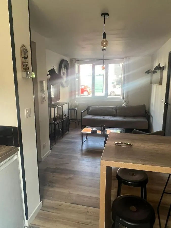 Appartement Traversant Lyon 8 شقة